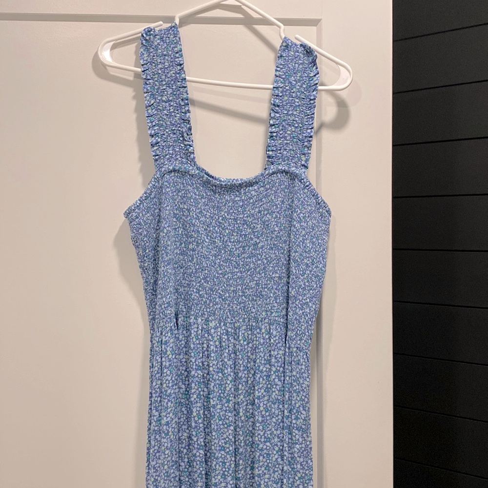 AERIE SMOCKED MIDI DRESS - Picture 1 of 3